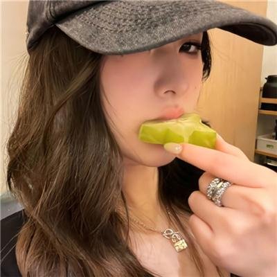被沉默的女人 海报